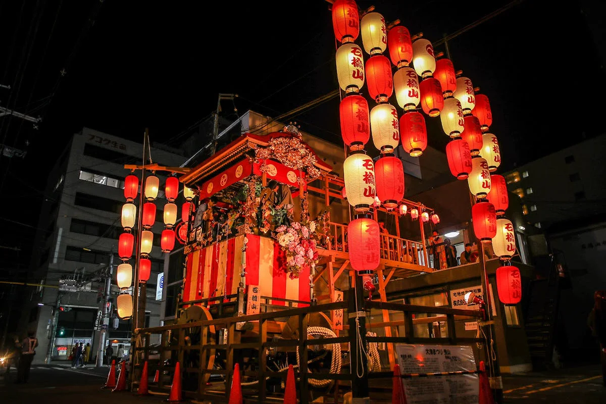 Ishibashi-yama float surrounded by red and white lanterns during Otsu Matsuri Yoimiya