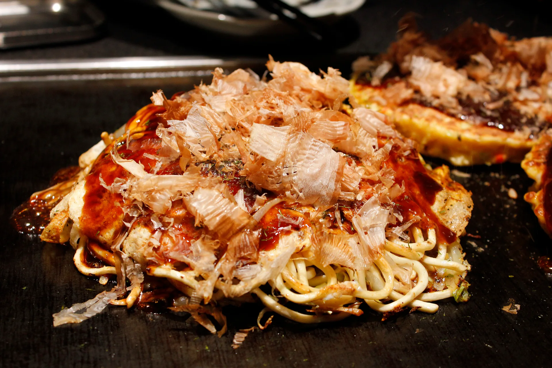 Okonomiyaki in Hiroshima as a direct alternative to a fixed-price guided food tour