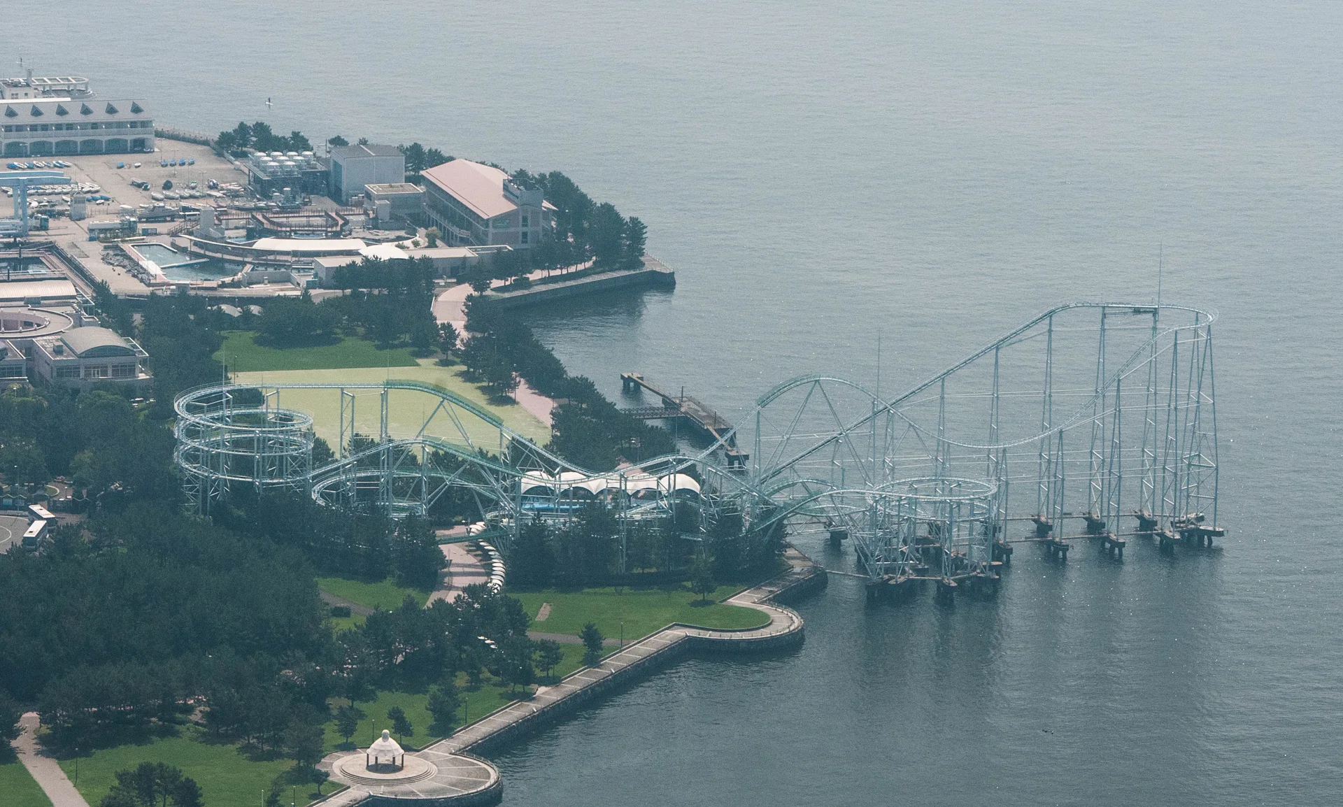 Surf Coaster LEVIATHAN at Yokohama Hakkeijima Sea Paradise, useful when deciding whether the One-Day Pass pays off through rides
