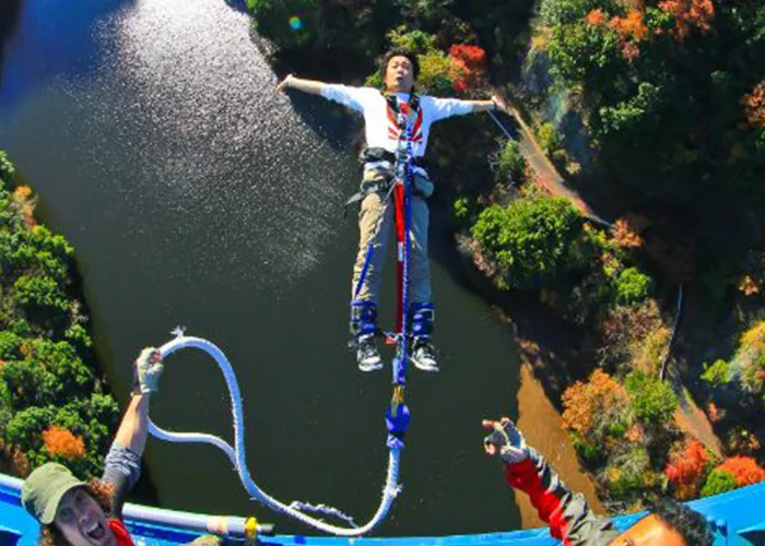 Ryujin Bungy 100m jump area. Parking, walking, check-in and gear-up all happen before the booking time, so navigation arrival time is not the start time.