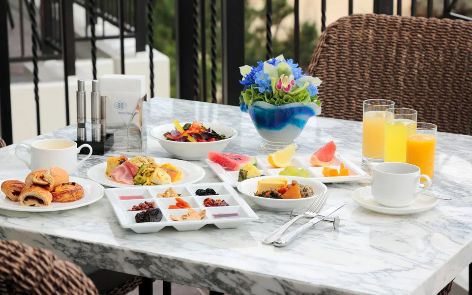 Hotel Monterey Okinawa breakfast restaurant and buffet