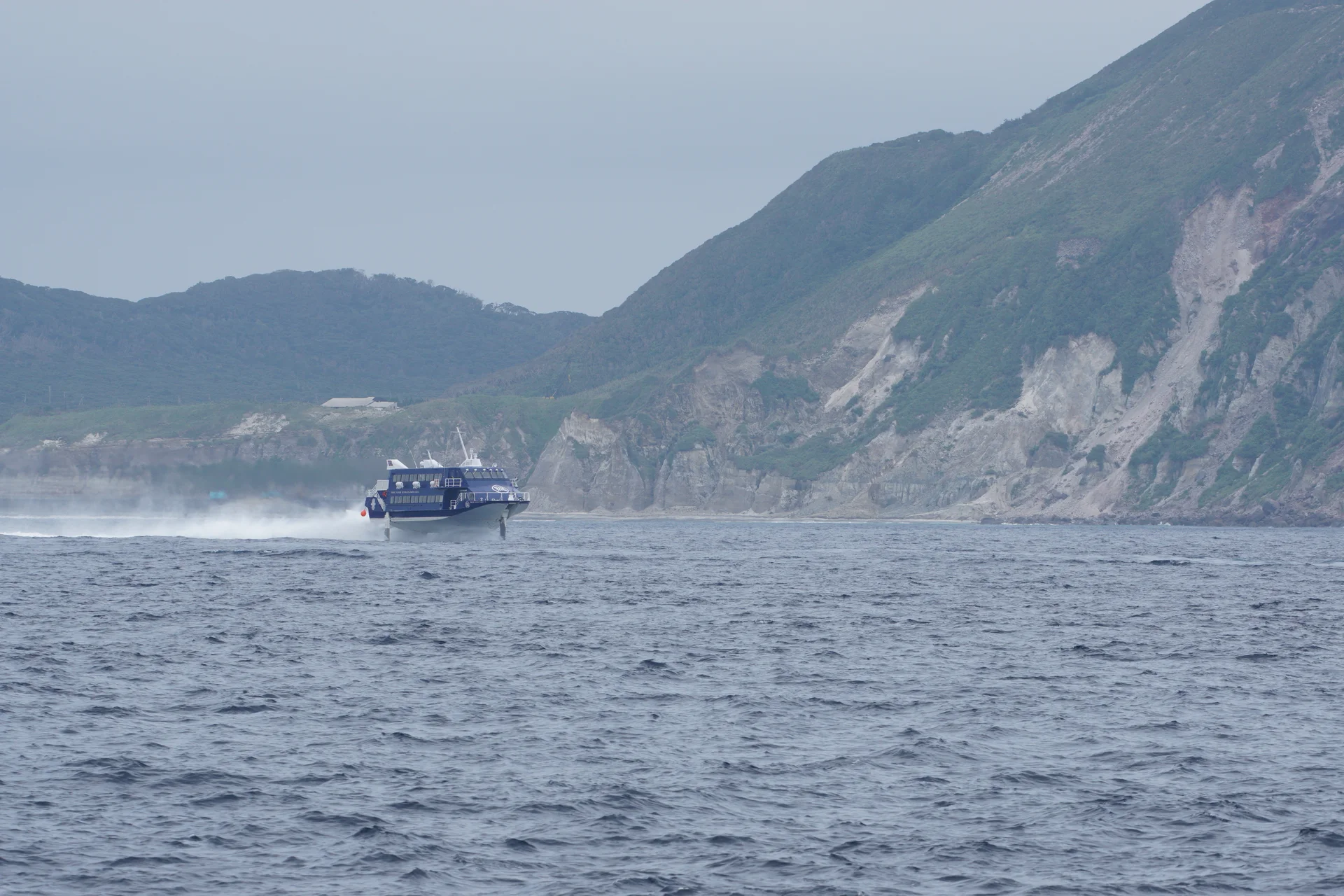 Tokai Kisen Seven Island Yui jetfoil travelling at sea