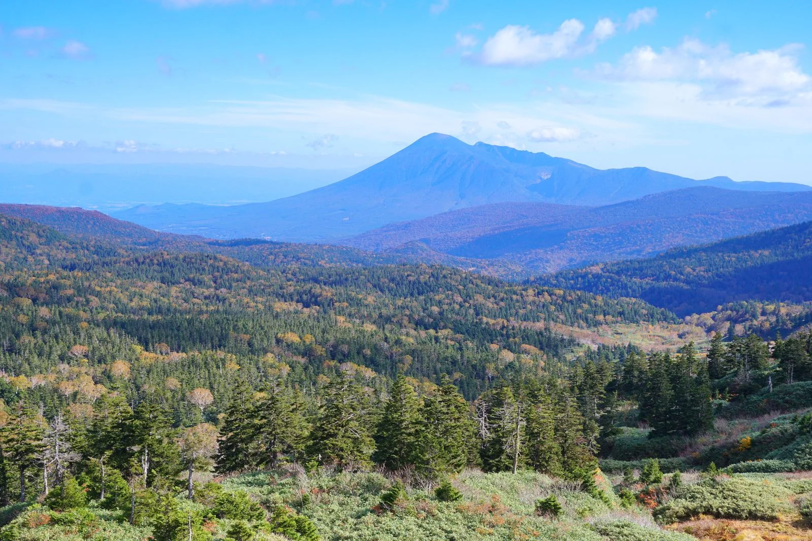 Matsukawa Valley autumn foliage and onsen area below Hachimantai