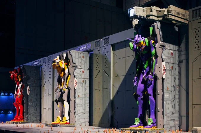 SMALL WORLDS Tokyo Evangelion Hangar with EVA units and launch equipment