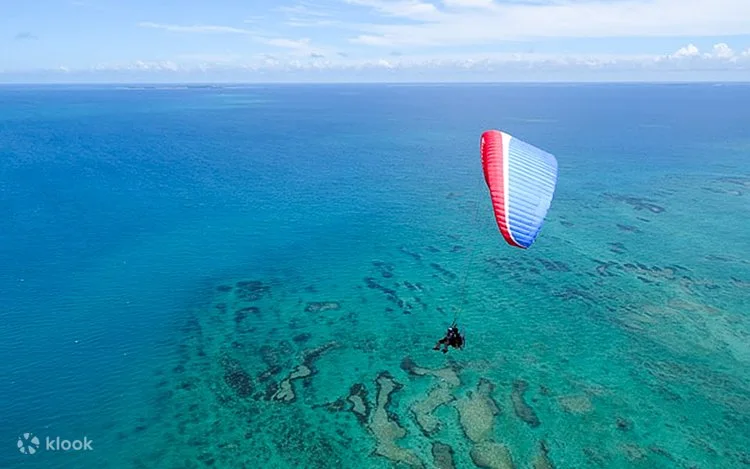 Powered paragliding over Okinawa coral water. Compare actual airborne minutes separately from the total activity duration.