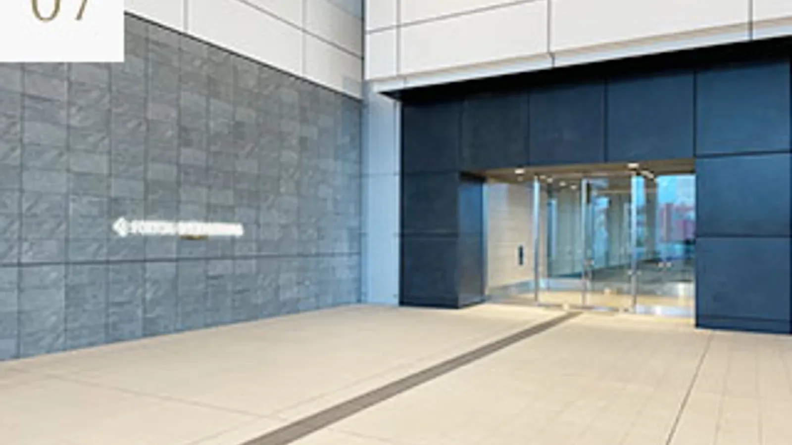 A hotel near New Chitose Airport lets late arrivals separate sleep from next-day car pickup instead of paying to park overnight