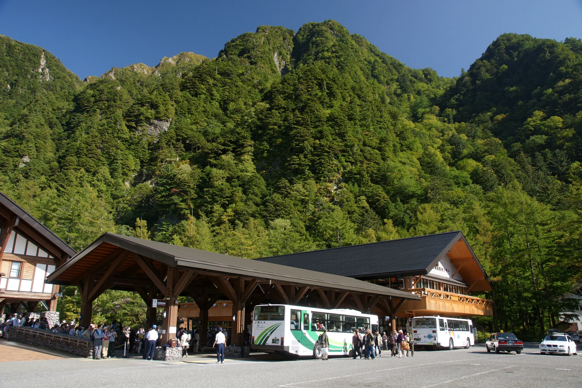 Japan Autumn Leaves Reservations 2026: What to Book Early and What to Keep Flexible — Japan travel guide