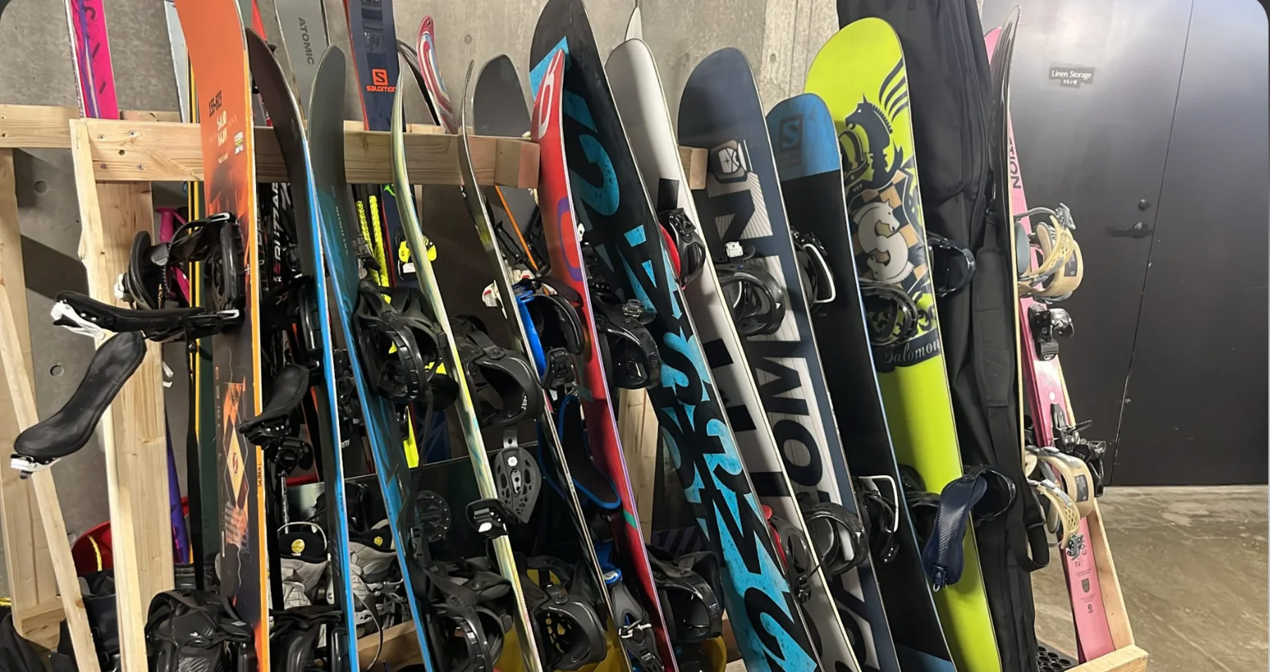 Family and beginner-slope context at Grand Hirafu for selecting children’s ski lessons