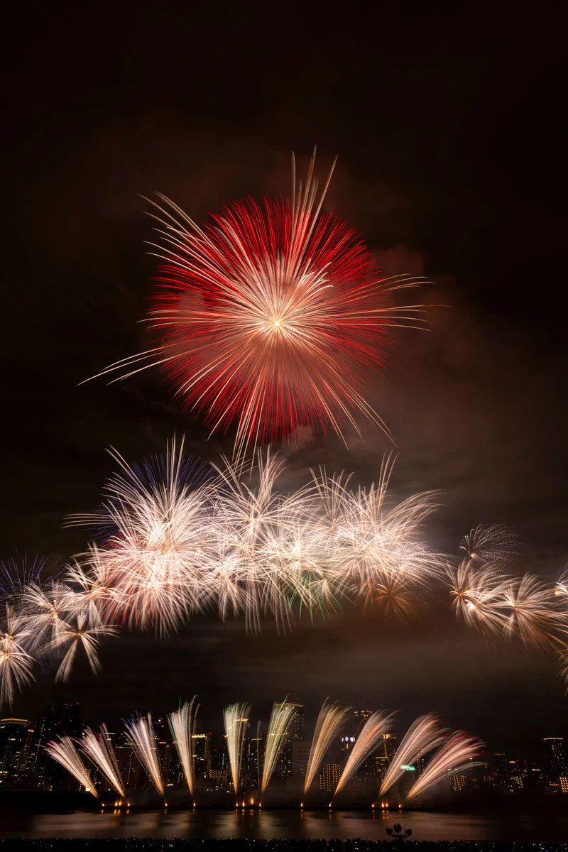 Naniwa Yodogawa Fireworks bursting above the Osaka riverfront, from the official 2025 event gallery