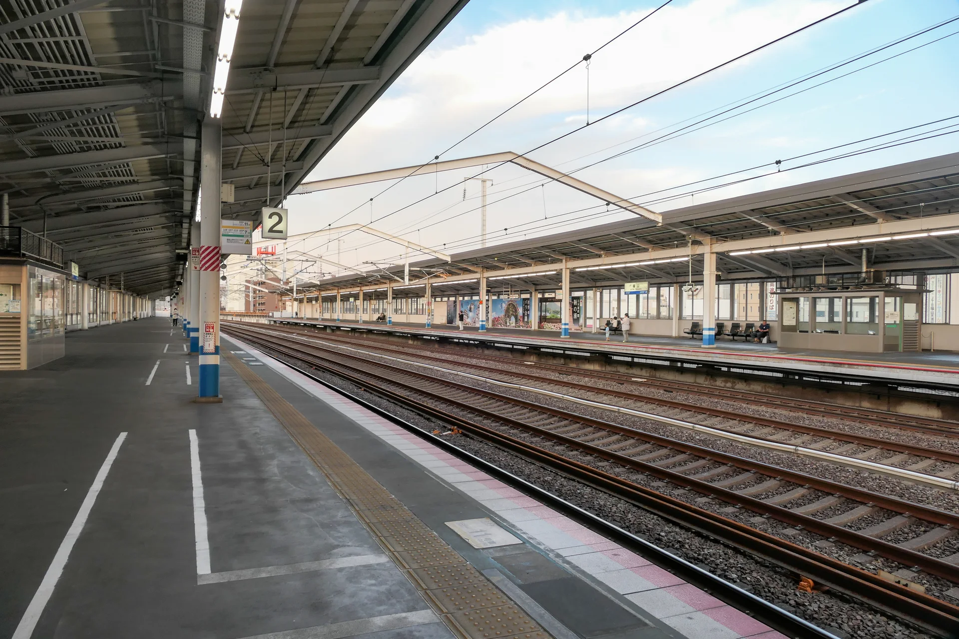Fukuyama Station Shinkansen platforms as a late-arrival buffer before the Shimanami Kaido