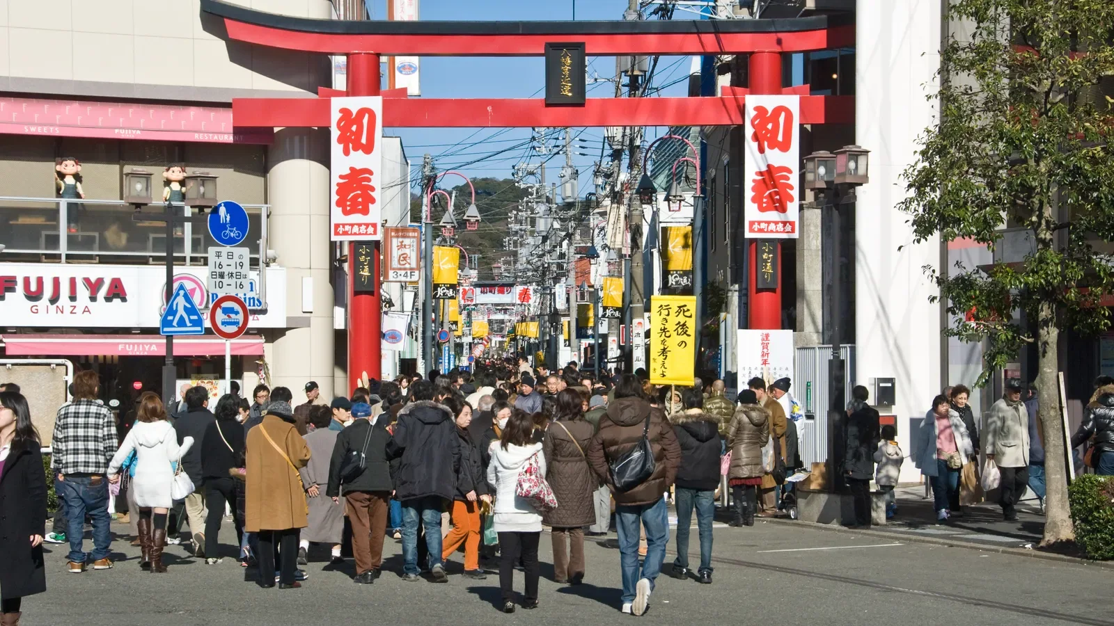 Komachi-dori works well as the final shopping and food stop before returning from Kamakura to Tokyo