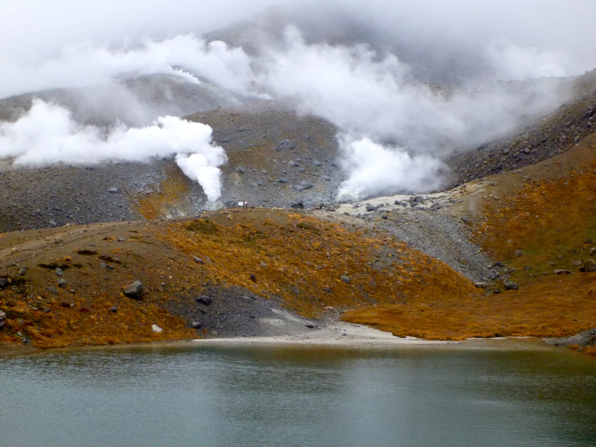 Sugatami Pond at Asahidake showing why a seven-day autumn itinerary needs a mountain weather exchange day