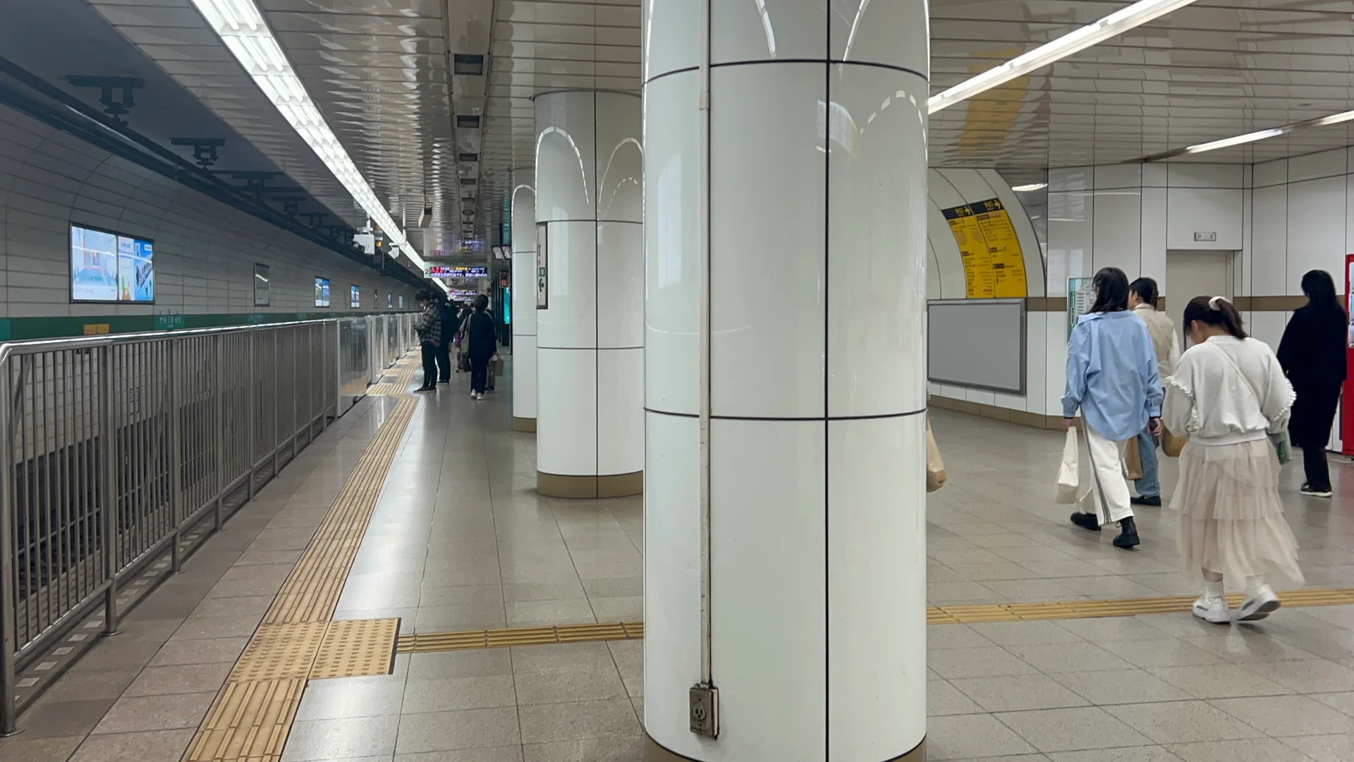 Sannomiya subway platform showing the city-centre transfer environment in Kobe