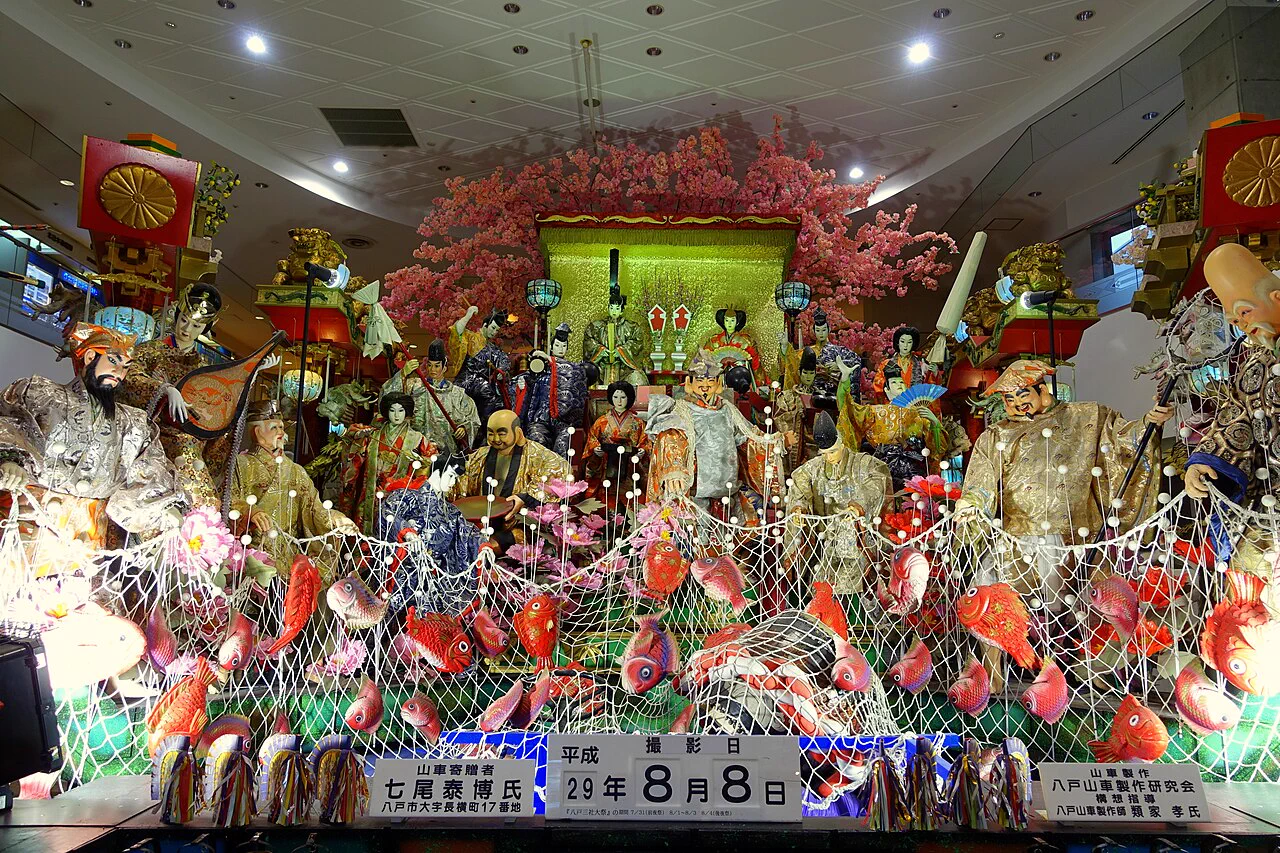 Hachinohe Sansha Taisai dashi float showing layered decorative structure