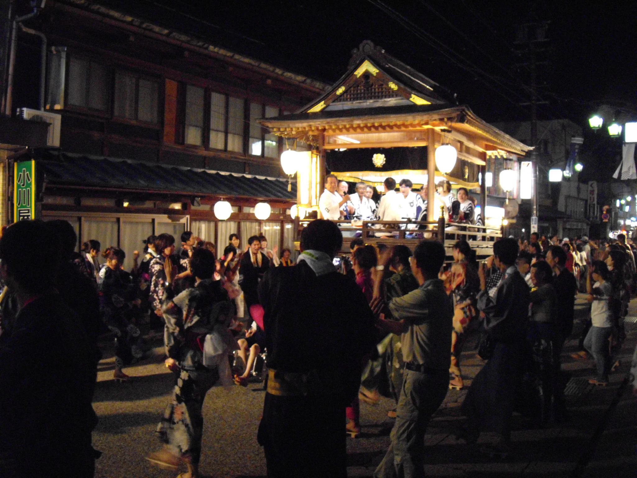 Gujo Odori all-night dance circle and live music float at night