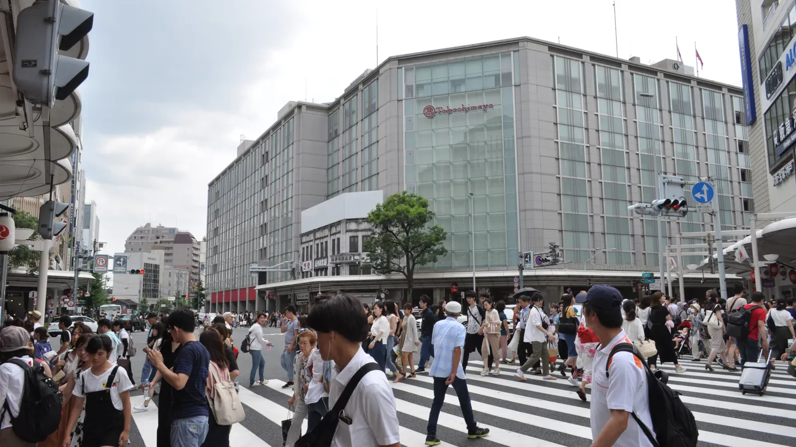 Shijo-Kawaramachi downtown streets let older travelers keep dinner and shopping inside a more manageable evening walking area