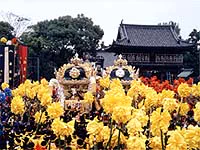 Nada no Kenka Matsuri yatai gathering during Yoimiya at Matsubara Hachiman Shrine