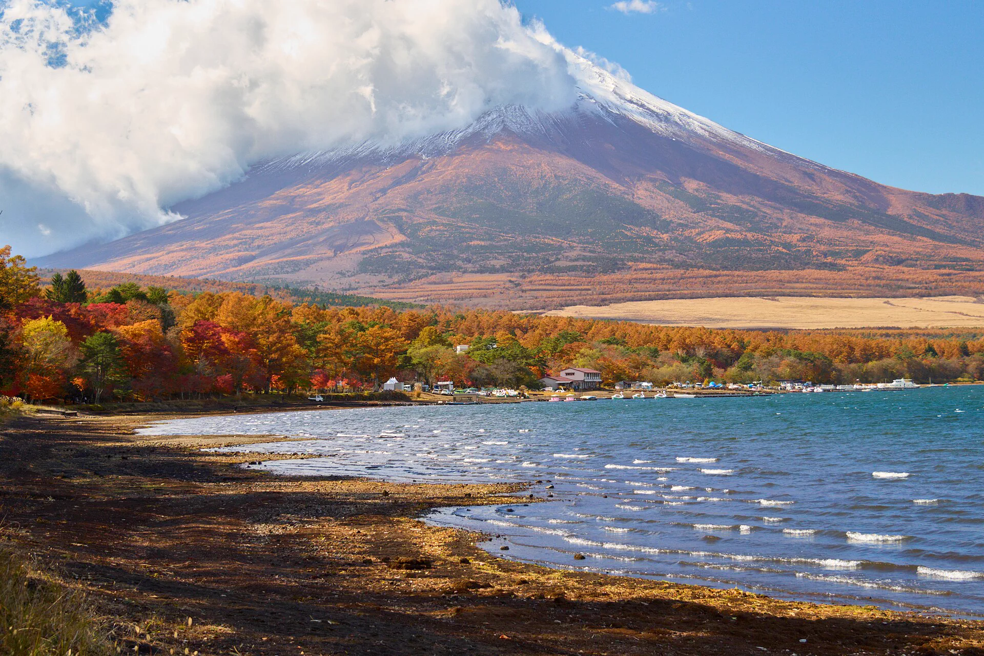 Lake Yamanaka autumn shoreline and Mount Fuji, where dispersed viewpoints reward cycling or driving
