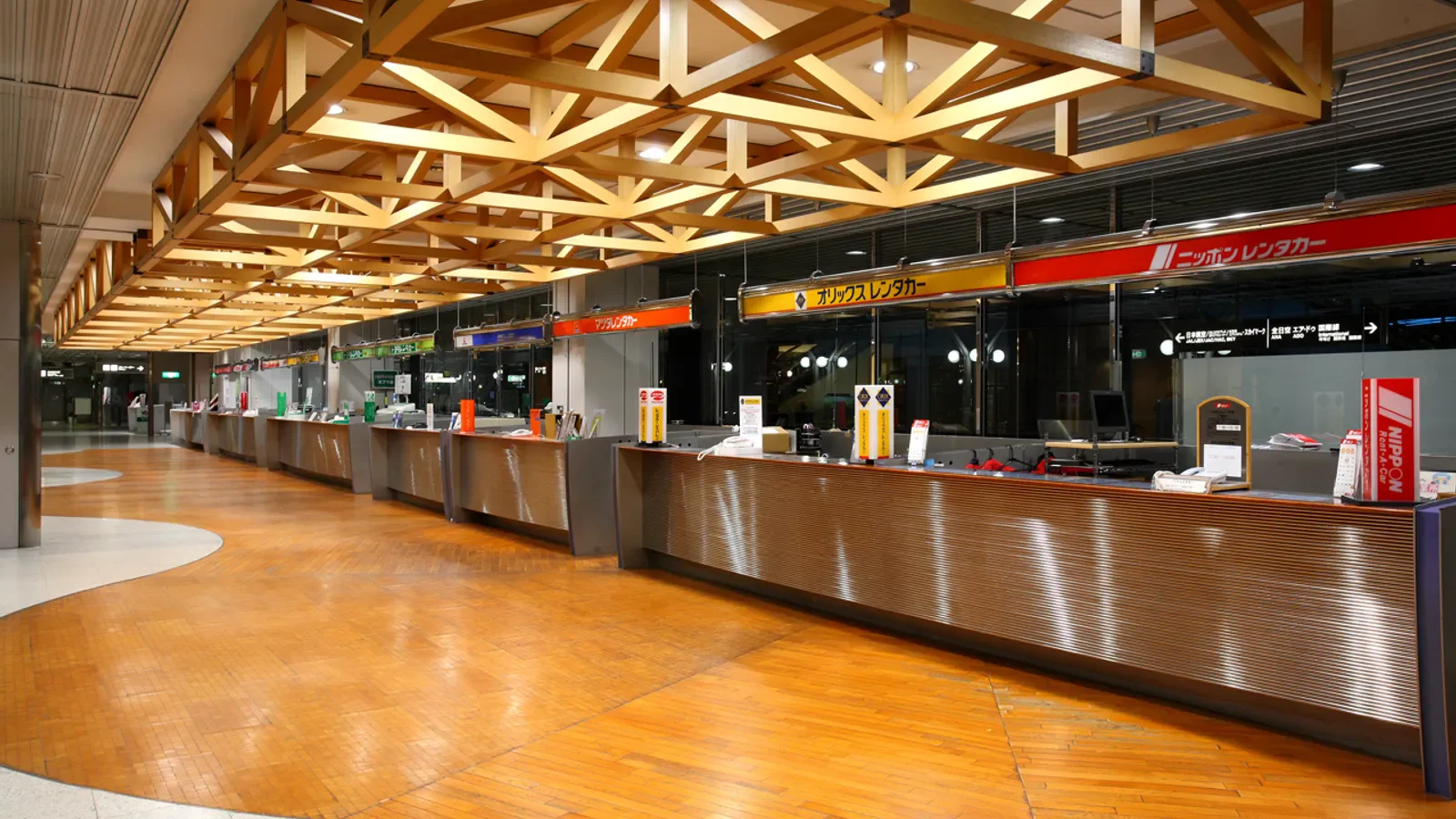 New Chitose Airport rental counters remind family road trippers to include rental return procedures in the last hotel-base decision