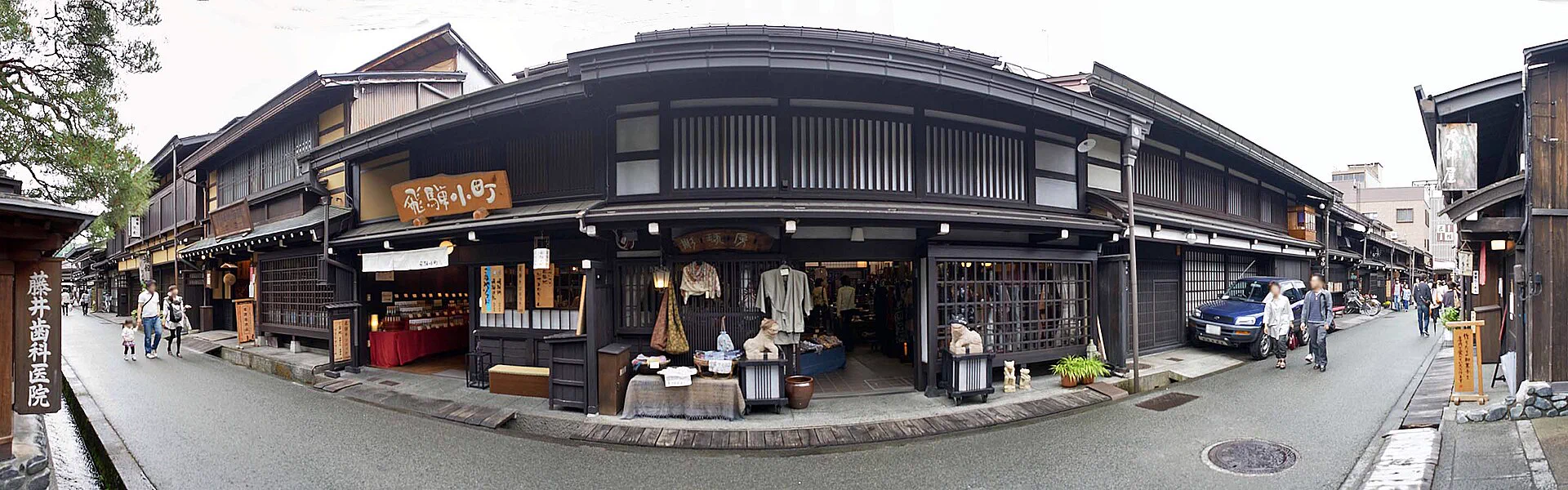Nakabashi and Enakogawa autumn illumination in Takayama