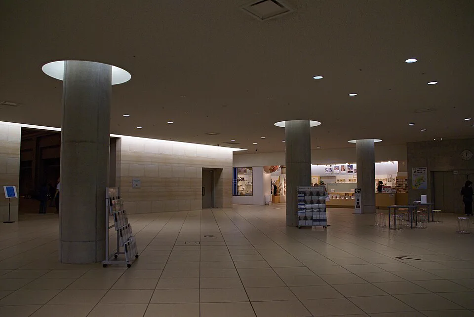 Large gallery route with ceramic reproductions at Otsuka Museum of Art