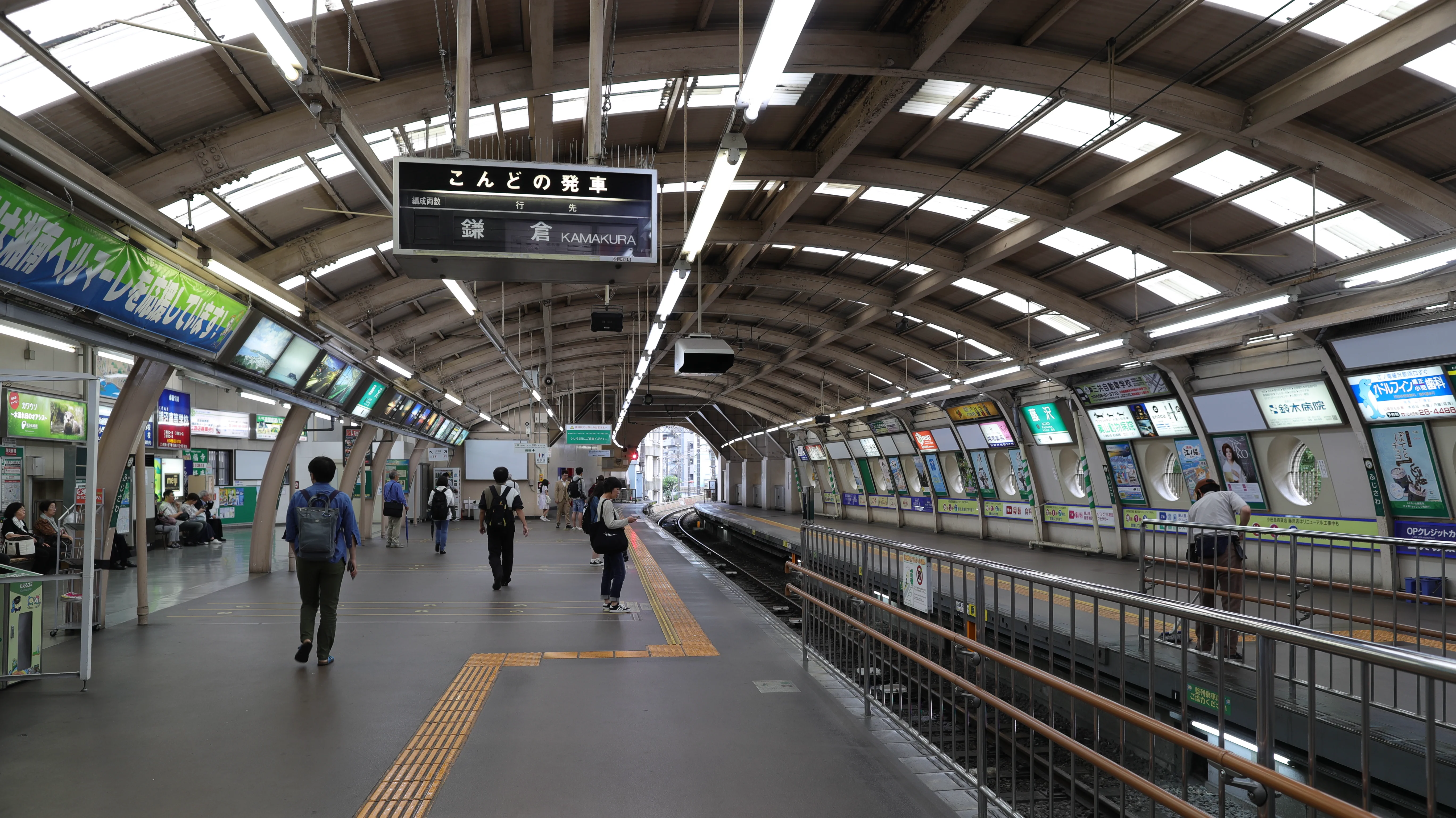 Enoden platforms at Fujisawa Station, the transport-first base between Kamakura and Enoshima