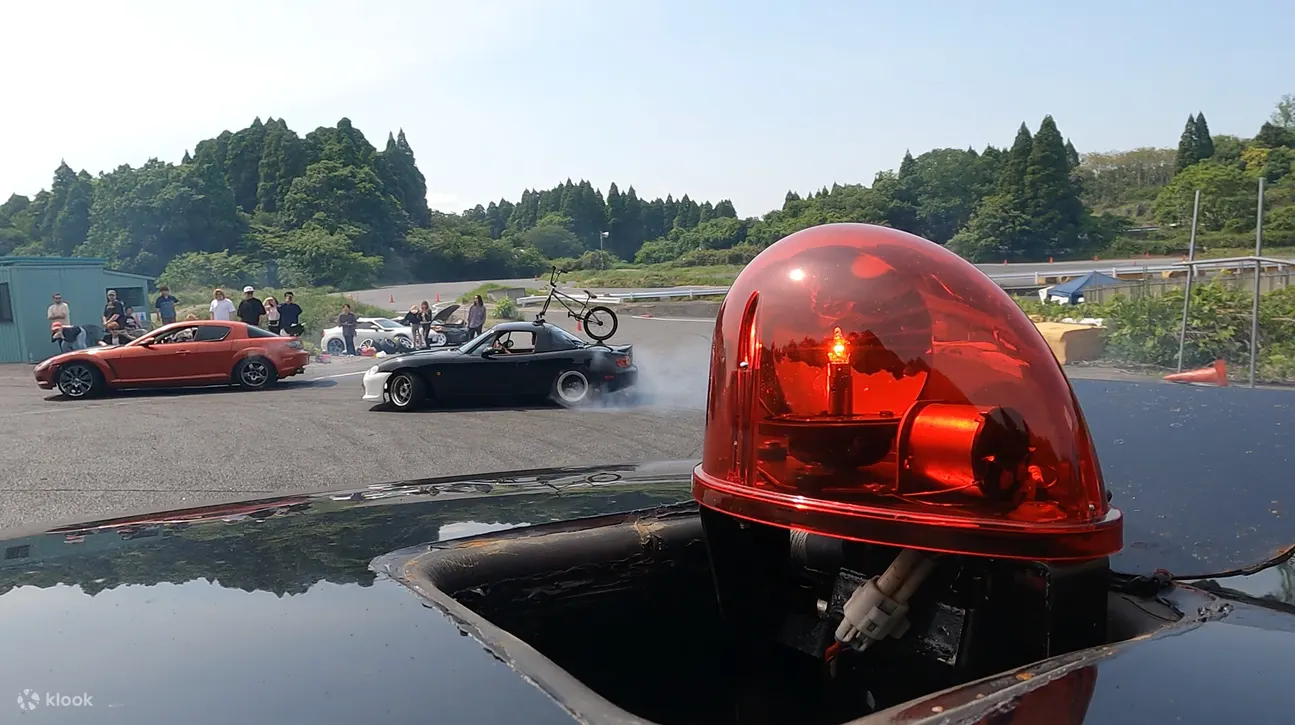 Closed-circuit drift ride-along near Tokyo. Real drifting belongs on a controlled track, not on public expressways or inside Daikoku PA.