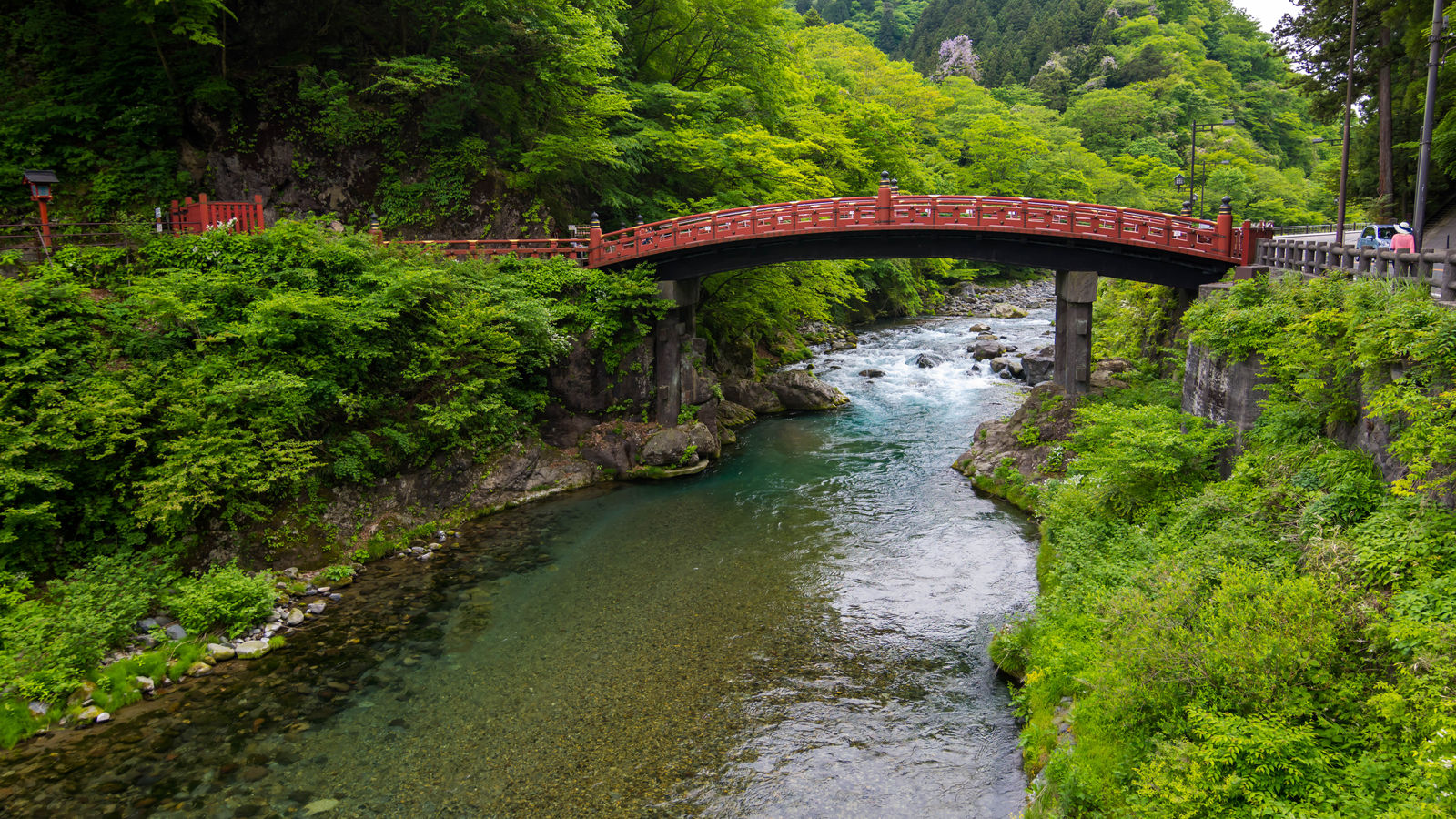 Shinkyo and the Daiya River form a natural entrance to a focused World Heritage day trip in Nikko