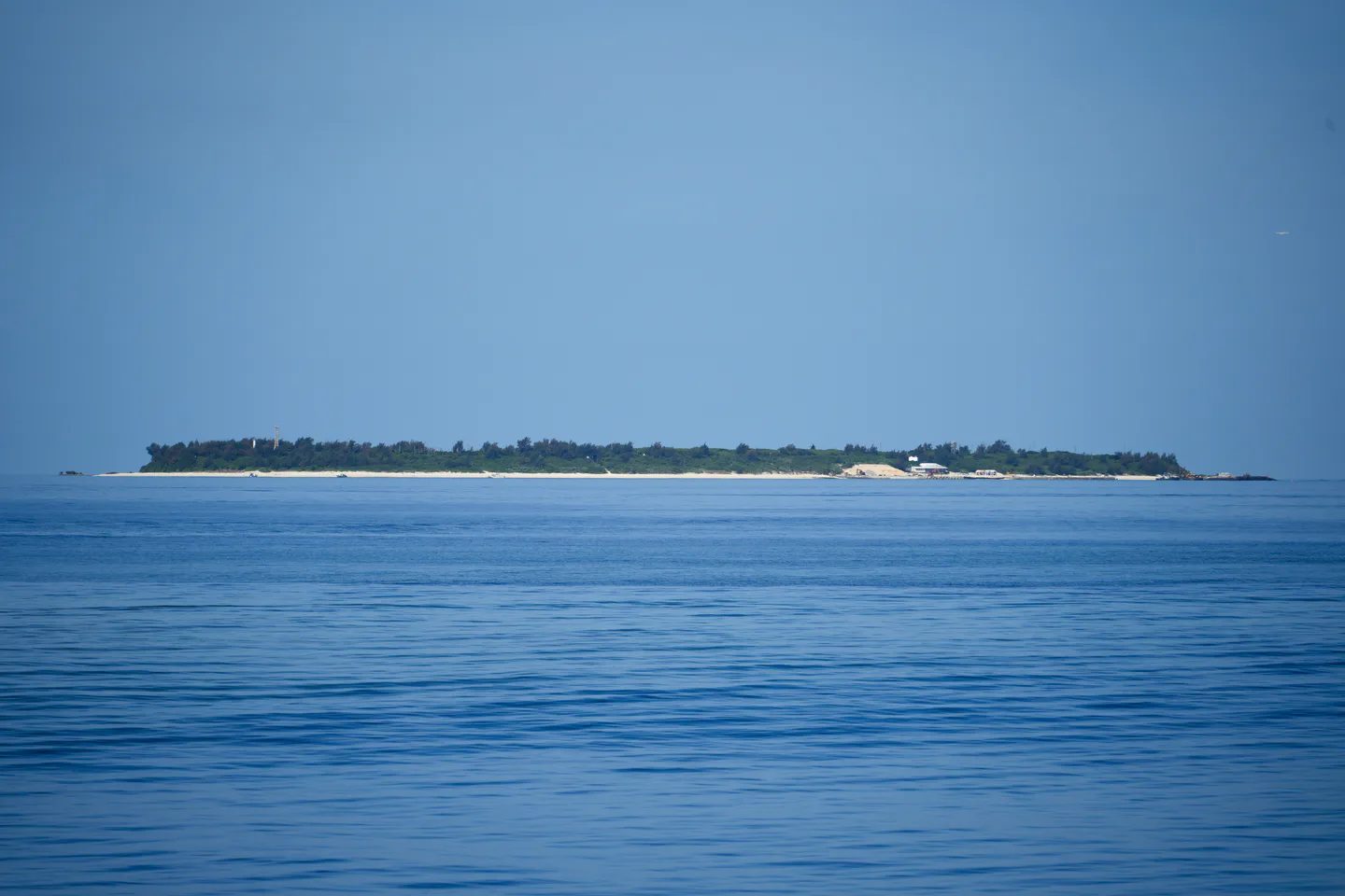 Minna Island Okinawa: Snorkeling, Parasailing or Just the Beach? â Japan travel guide