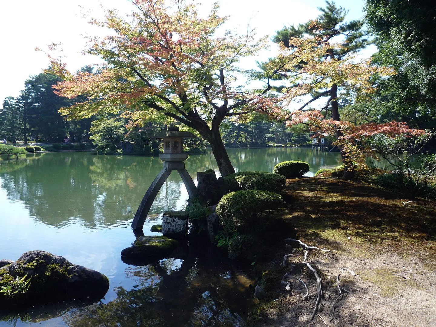 Kenrokuen Autumn Leaves 2026: Early Entry, Illumination, Transport and Hotels — Japan travel guide