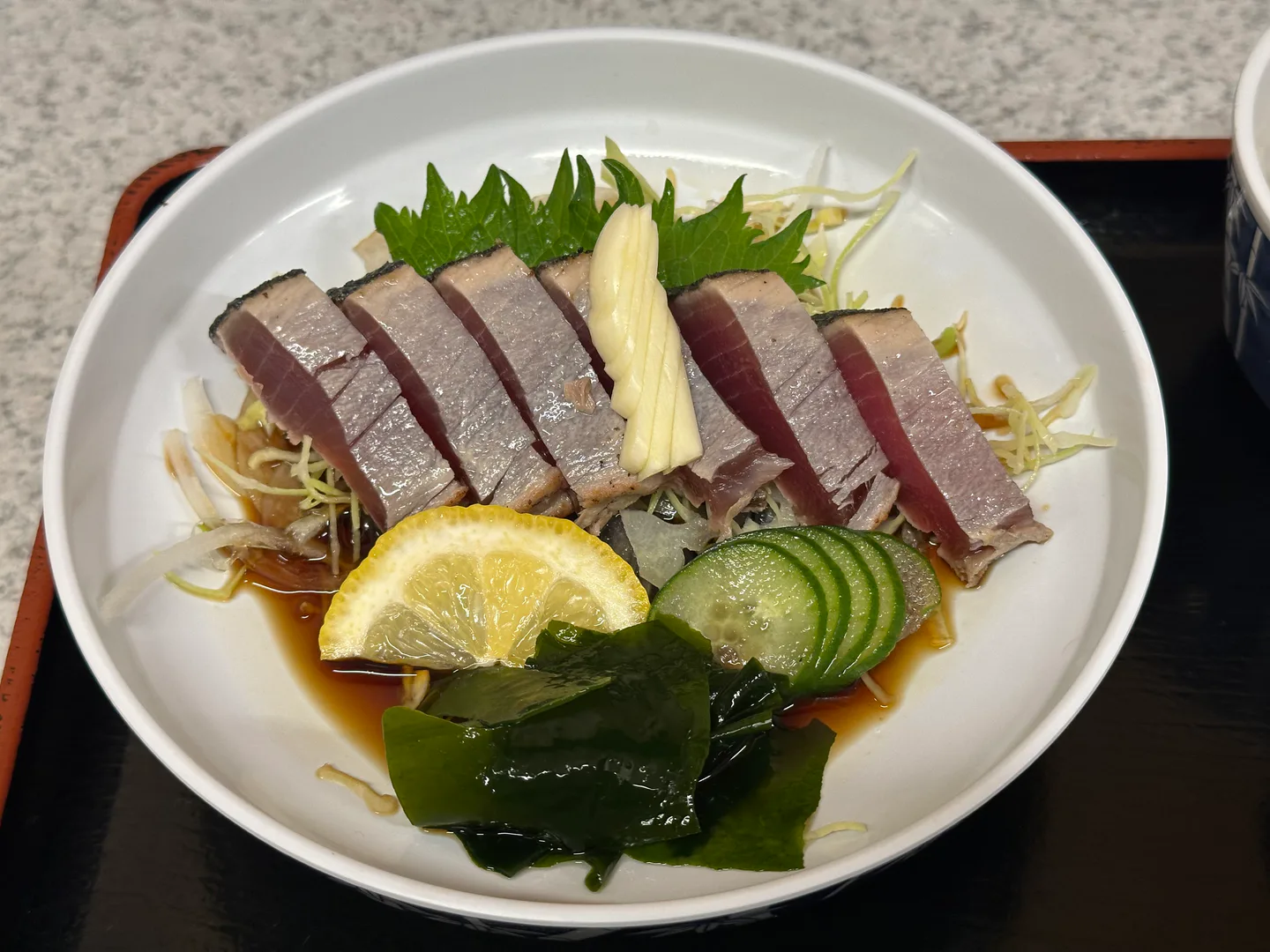 Kochi-style katsuo no tataki after straw grilling