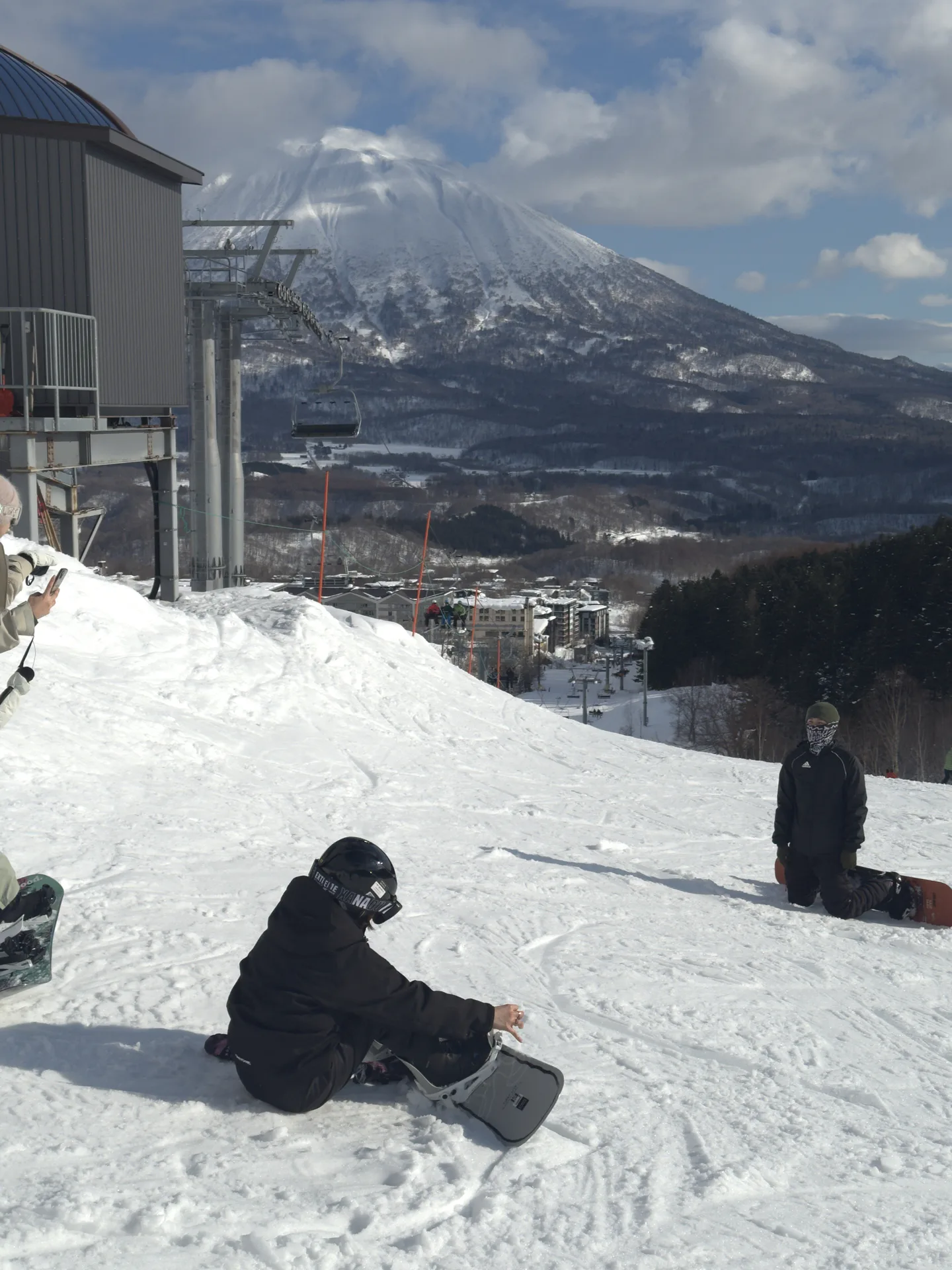 Grand Hirafu Ski Guide 2026–27: Powder, Crowds, Lifts and Night Skiing — Japan travel guide