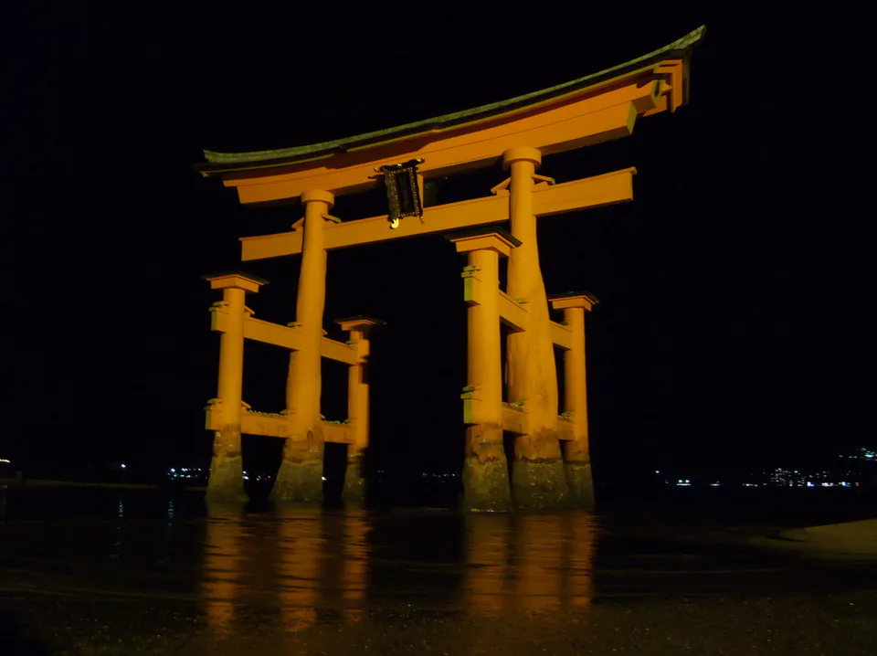 Miyajima Food Guide: Oysters, Anago Rice and Momiji Manju — Japan travel guide