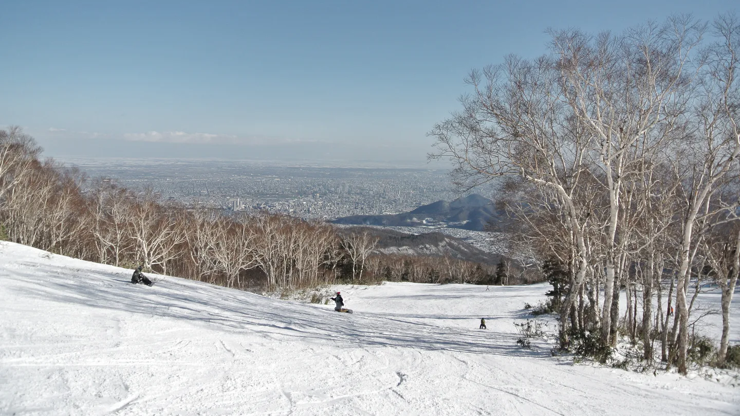 Sapporo Teine ski slopes in winter for a Sapporo day trip comparison