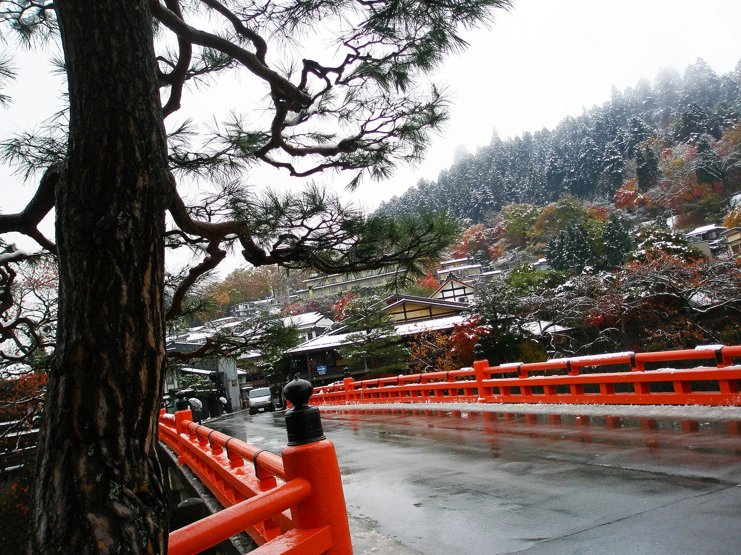 Takayama Autumn Leaves: Old Town, Hida Folk Village, Transport and Hotels — Japan travel guide