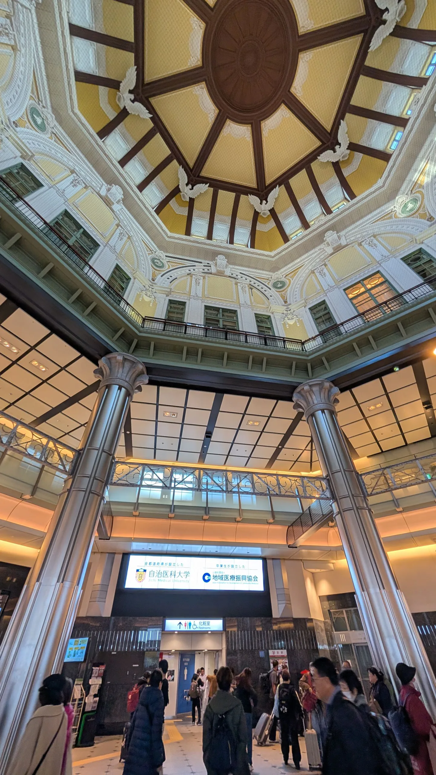 Tokyo railway station concourse used to plan Japan autumn eSIM activation, digital tickets and onward transport