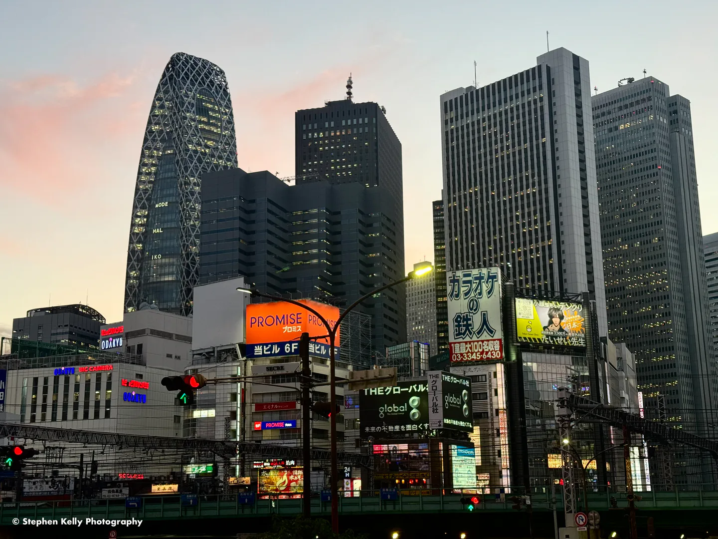 Tokyo skyline in March, when daytime temperatures rise but mornings and evenings still need layers