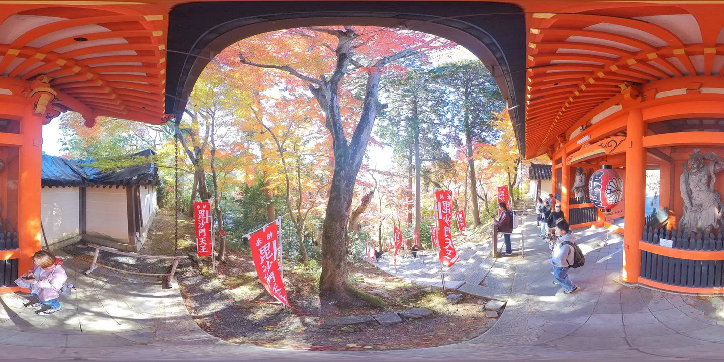 Late-November autumn foliage at Bishamondo in Kyoto showing Japan's later low-elevation colour season