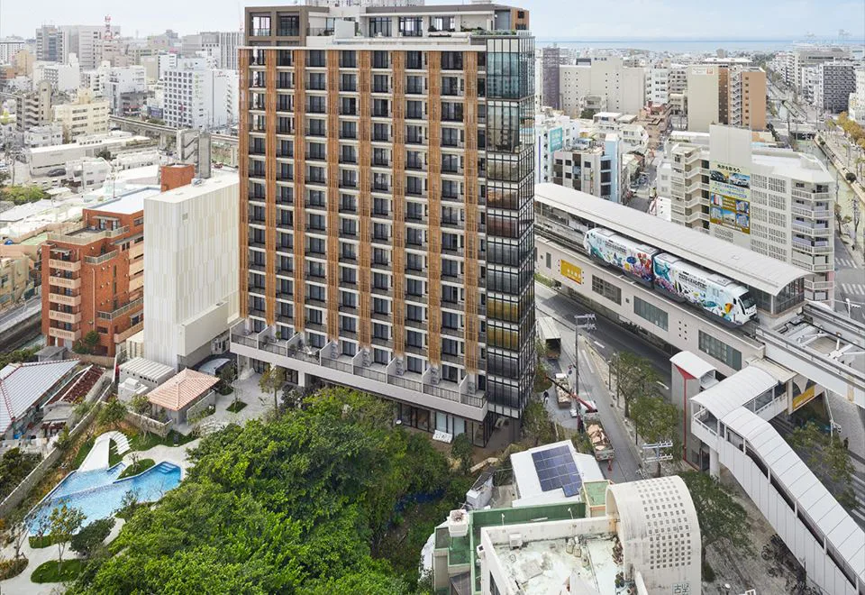HOTEL STRATA NAHA: For Two Nights, Is a Twin Room Worth More Than a Compact Room? — Japan travel guide