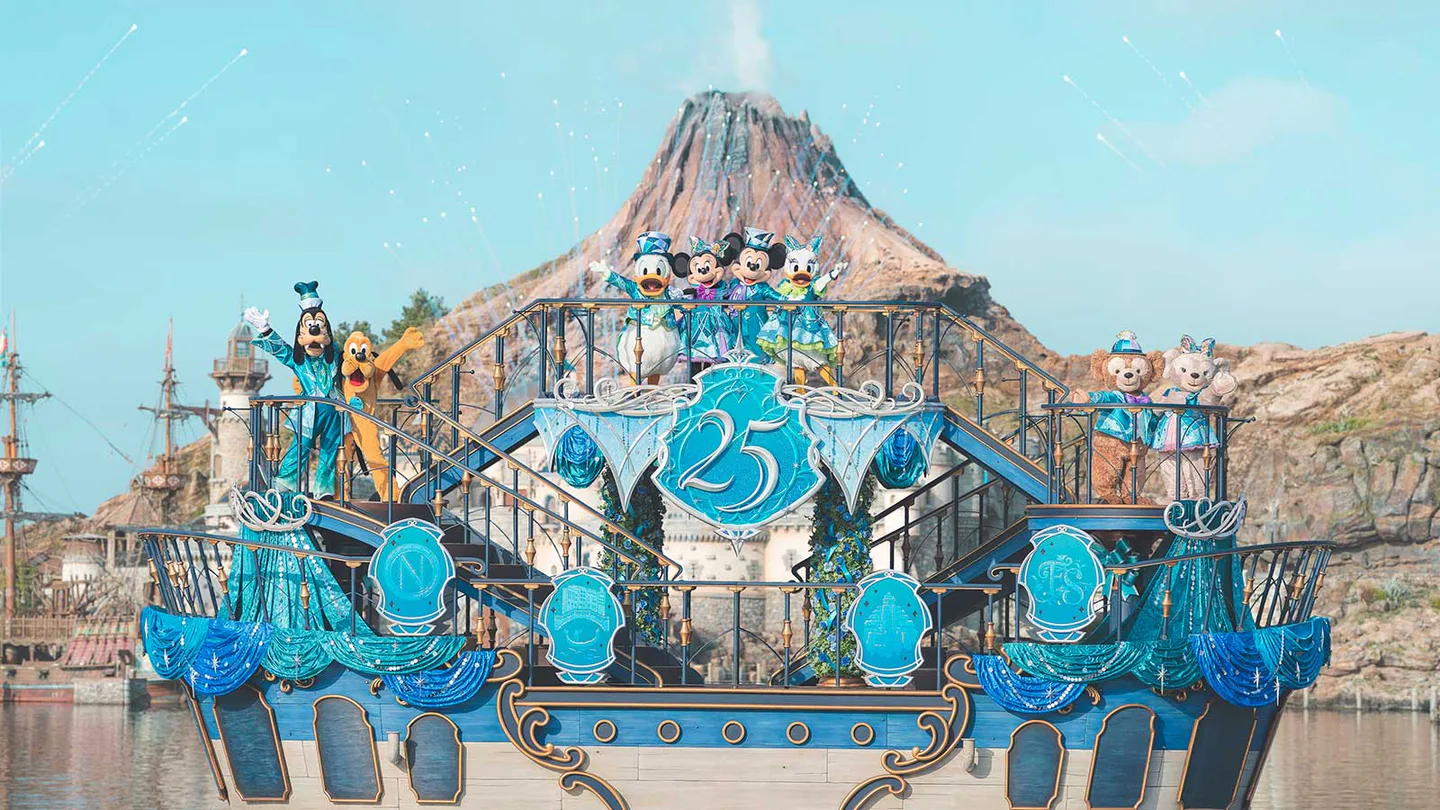 Tokyo DisneySea illustrating a package plan-change decision