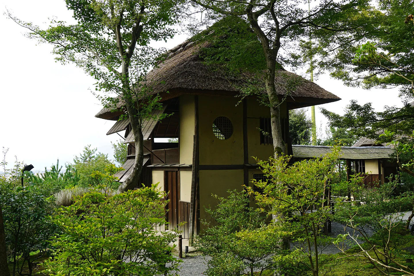 Higashiyama on a Kyoto one-day itinerary should be treated as one walking corridor from Kiyomizu toward Gion