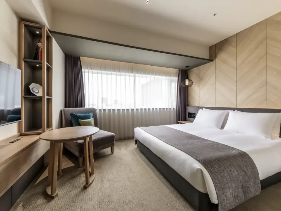 Solaria Nishitetsu Hotel Fukuoka guest room with king bed and Tenjin city setting
